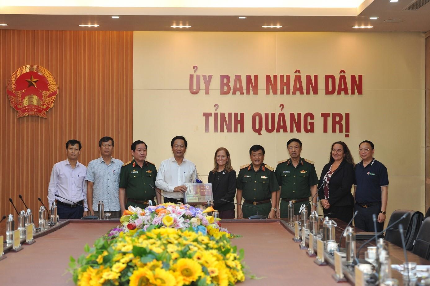 Vice Chairman of the Quang Tri Provincial People’s Committee Hoàng Nam meets with the Director of...