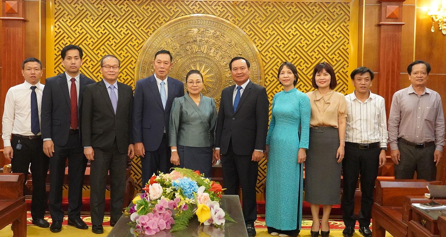 Đại sứ đặc mệnh toàn quyền nước Cộng hòa Dân chủ Nhân dân Lào tại Việt Nam thăm và làm việc tại...