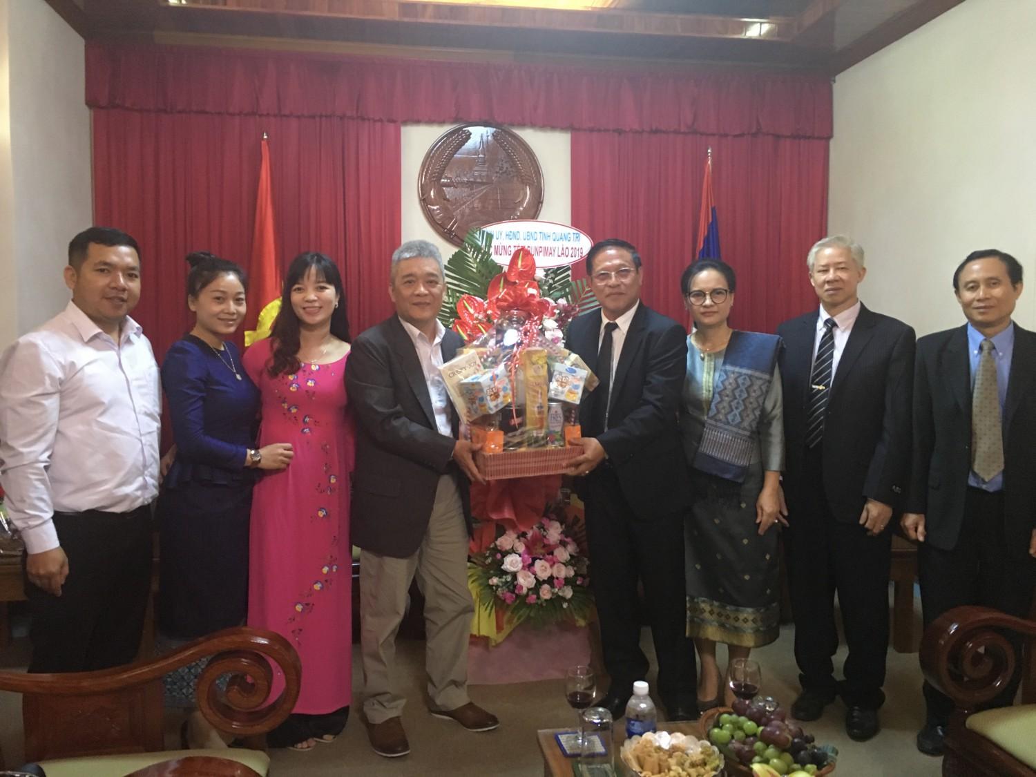 Tỉnh Quảng Trị chúc mừng Tổng Lãnh sự quán Lào tại TP Đà Nẵng nhân dip Tết cổ truyền Bunpimay Lào...
