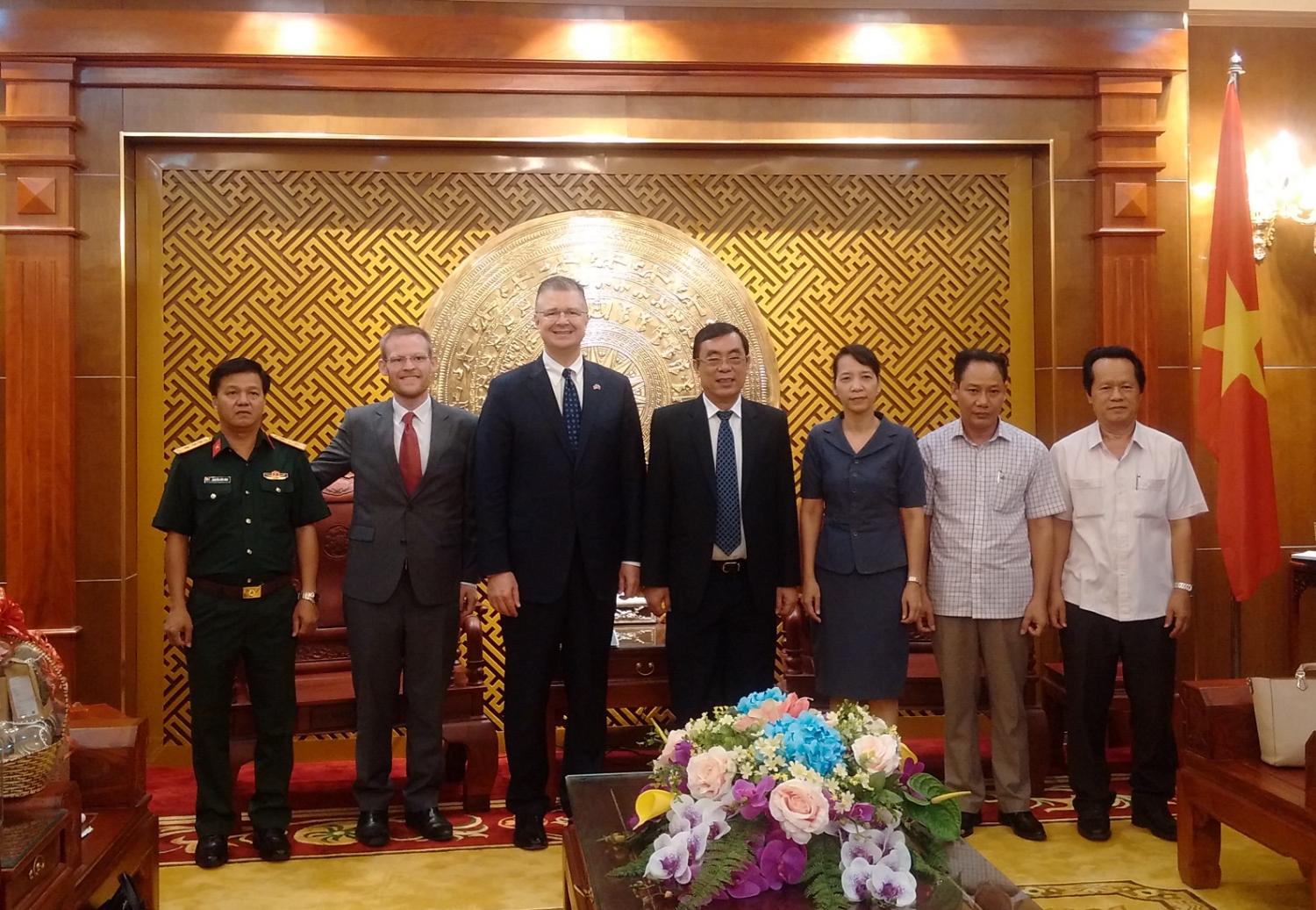 Đại sứ Hoa Kỳ tại Việt Nam Daniel J.Kritenbrink đến thăm và làm việc tại tỉnh Quảng Trị