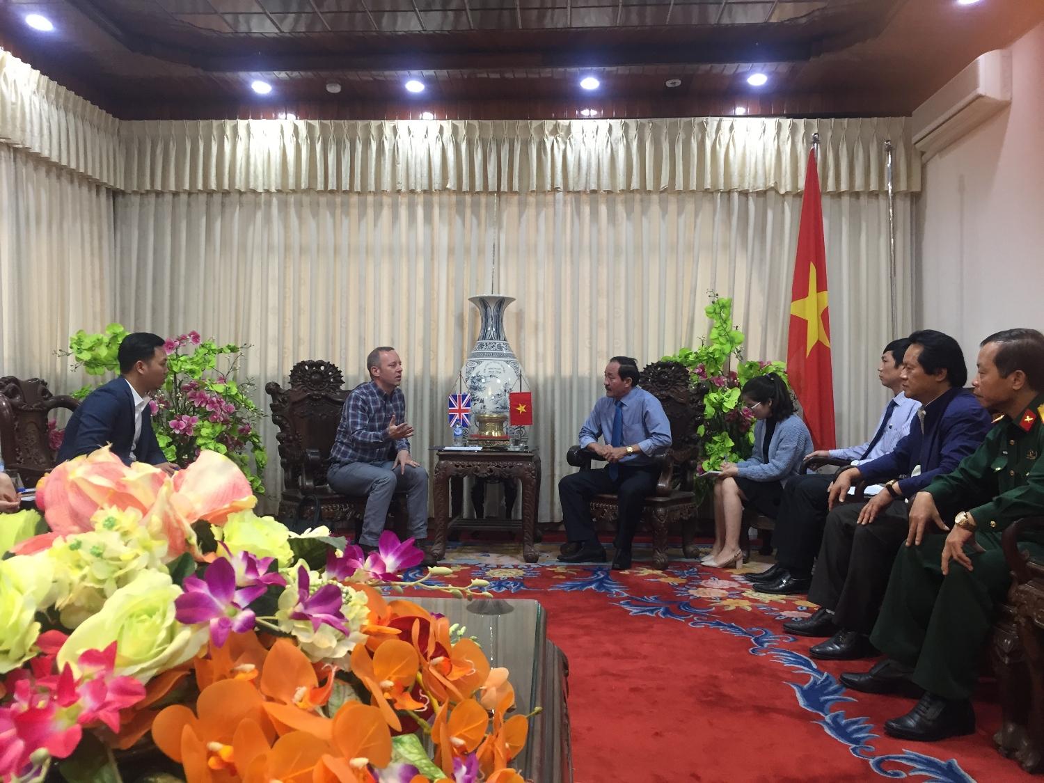 Đại sứ Liên hiệp Vương quốc Anh và Bắc Ai-len tại Việt Nam thăm và làm việc Quảng Trị