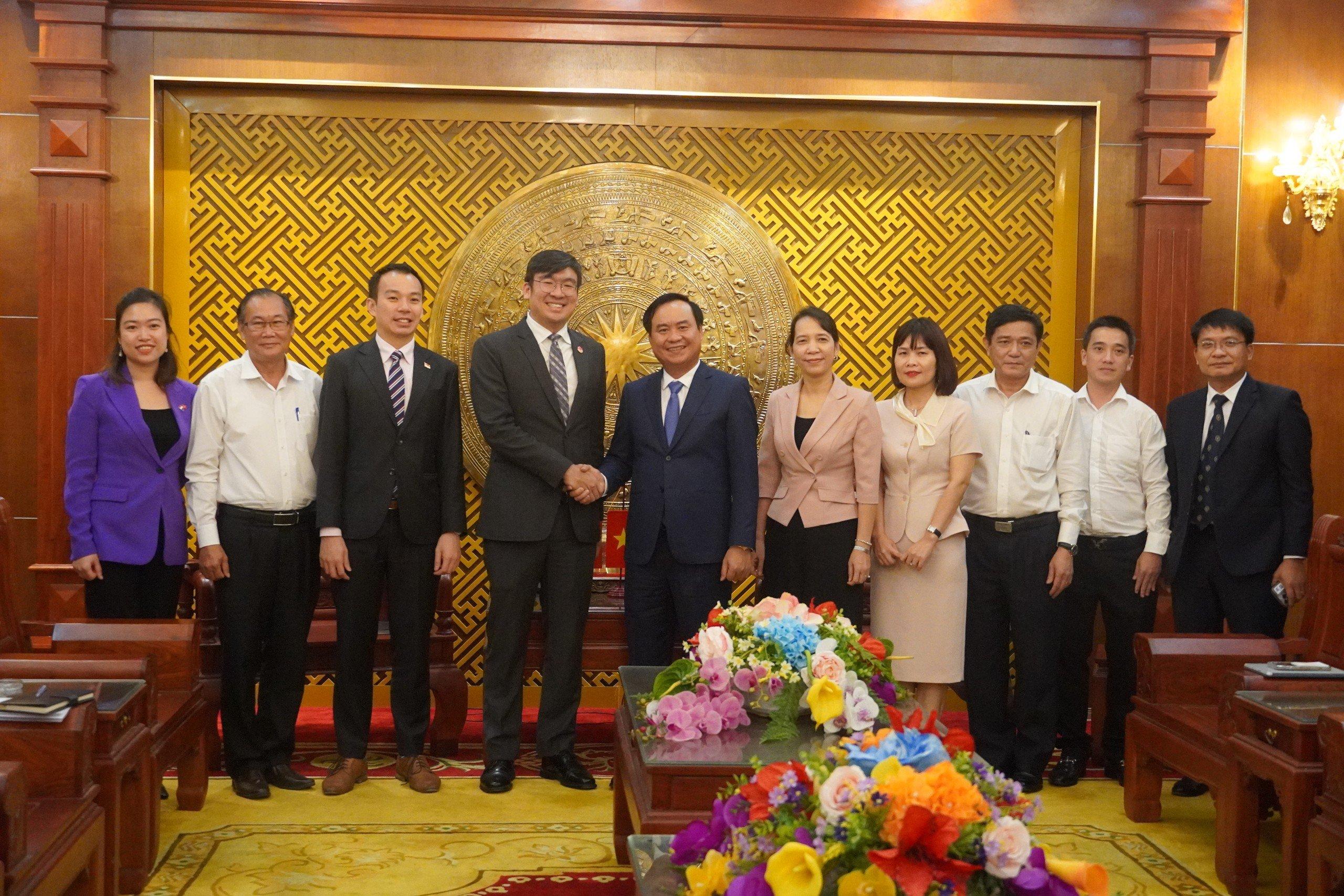Chủ tịch UBND tỉnh tiếp xã giao Phó Đại sứ Singapore tại Việt Nam