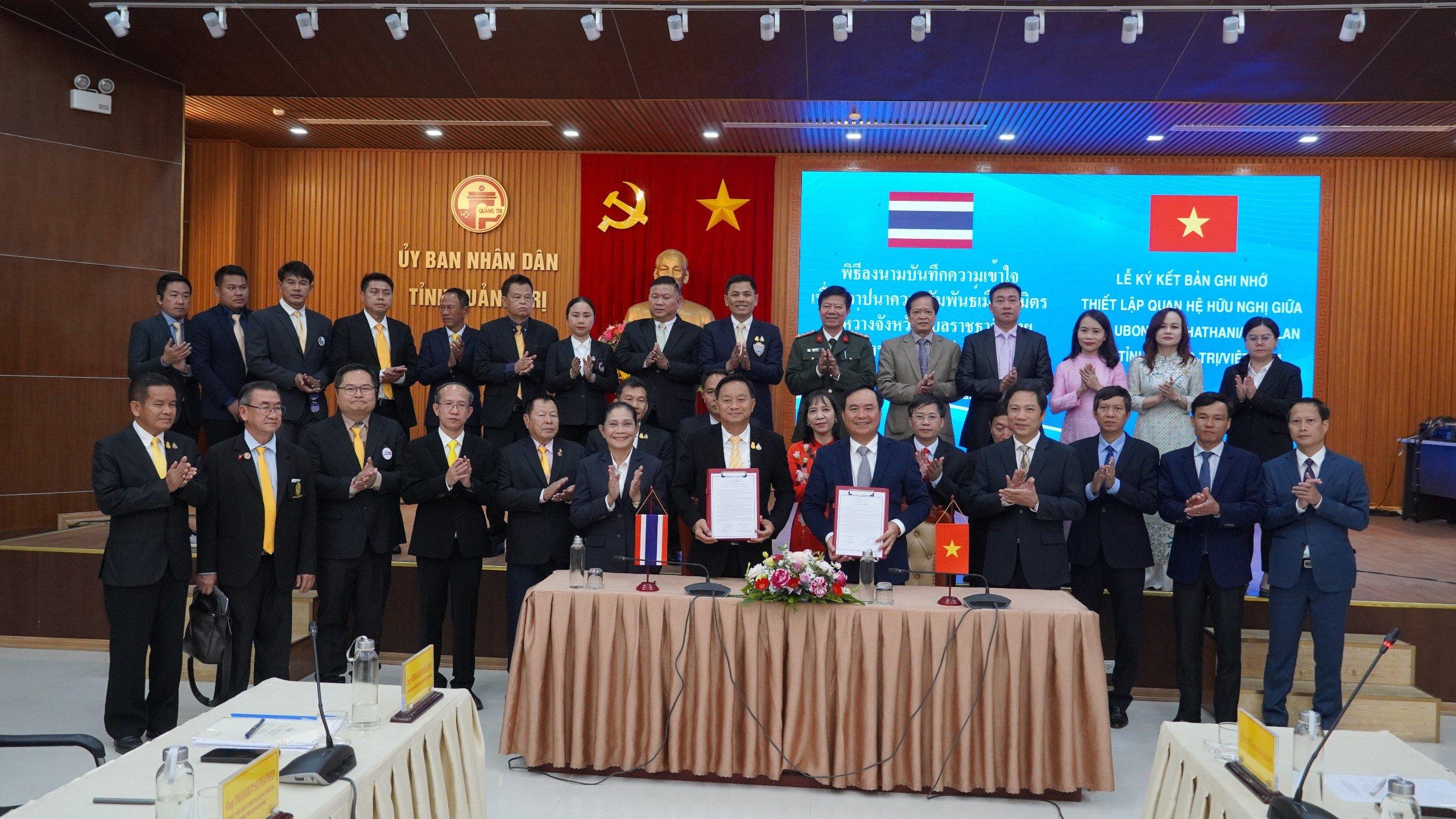 Tỉnh Quảng Trị ký kết bản ghi nhớ thiết lập quan hệ hữu nghị với tỉnh Ubon Ratchathani, Vương quốc...