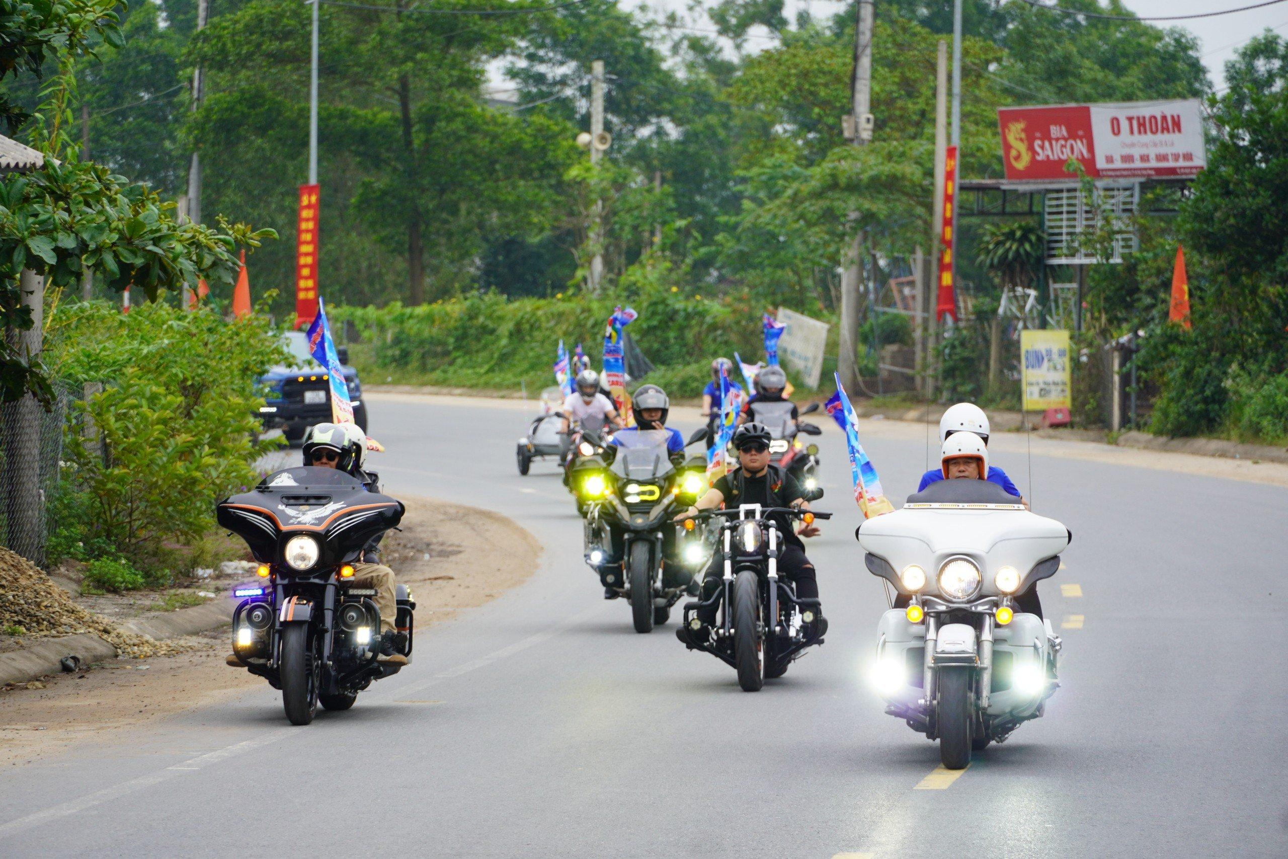 Quy định mới xe ôtô nước ngoài có tay lái bên phải tham gia giao thông tại Việt Nam