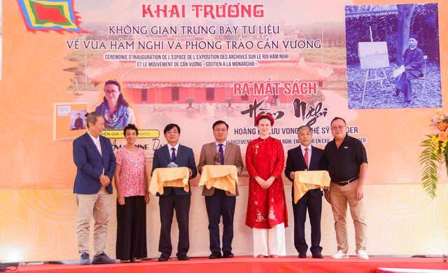 Ra mắt sách “Hàm Nghi: Hoàng đế lưu vong - nghệ sỹ ở Alger” và khai trương không gian trưng bày...